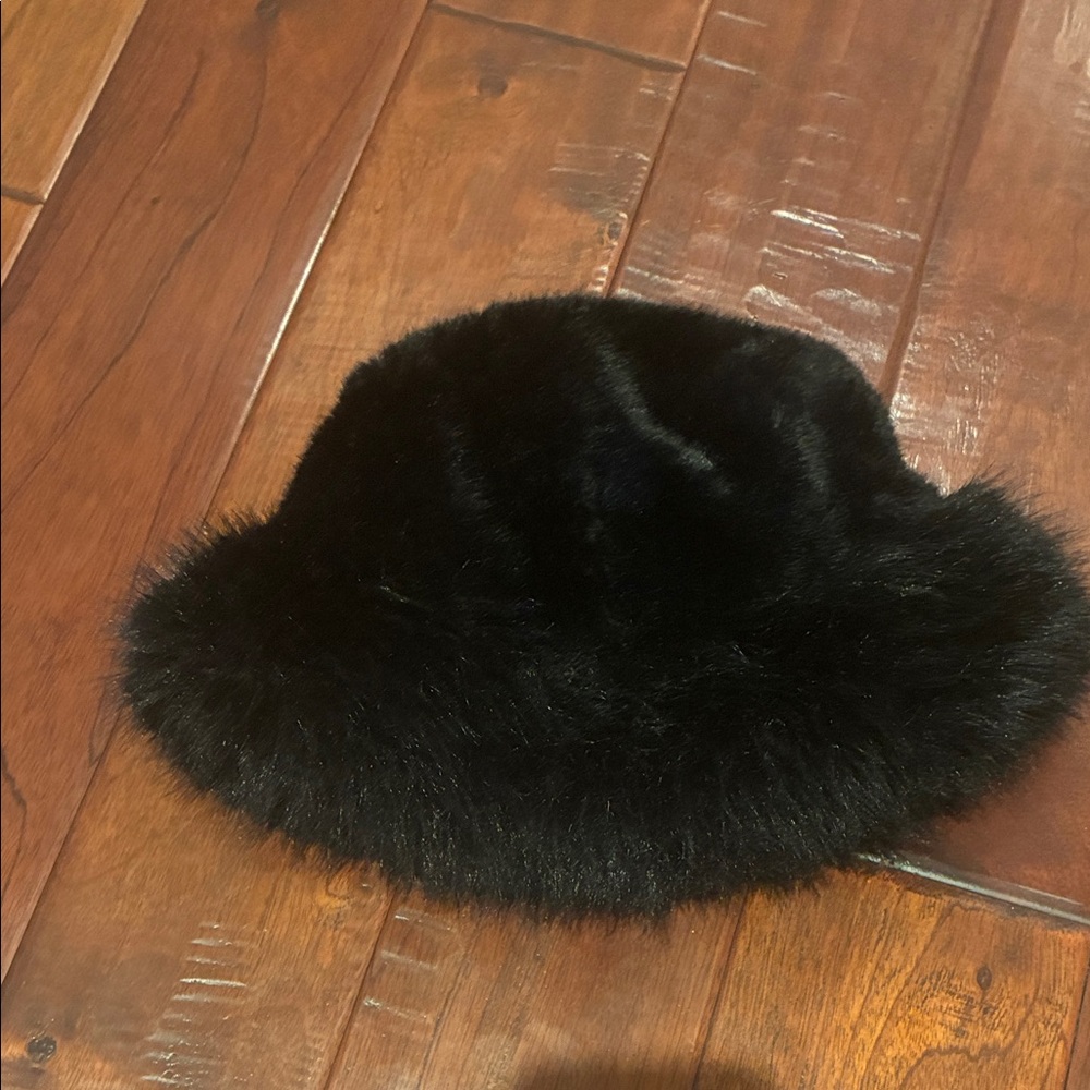 Black Faux Fur Bucket Hat - Picture 2 of 3